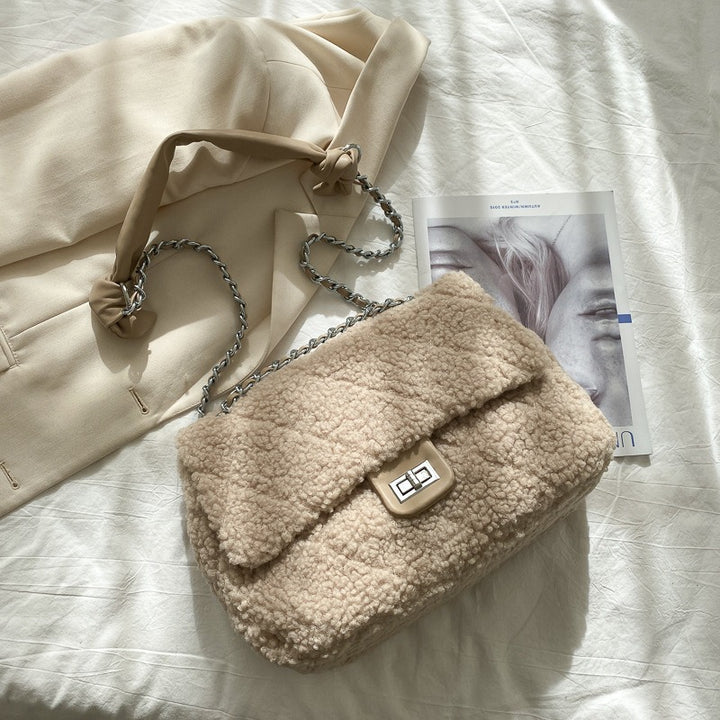 Dália | Bolsa de Ombro de Pelúcia de Cordeiro