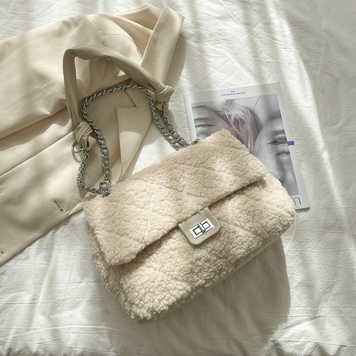 Dália | Bolsa de Ombro de Pelúcia de Cordeiro