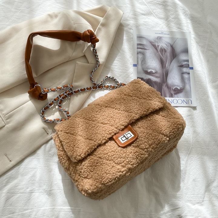 Dália | Bolsa de Ombro de Pelúcia de Cordeiro